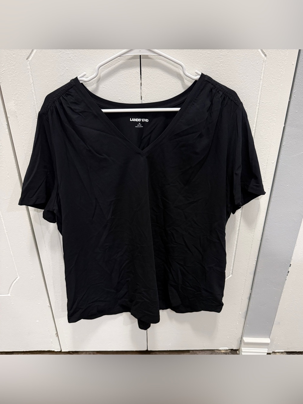 NWT Lands' End Black V-neck Short Sleeve